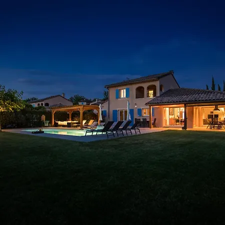 Ensoleillee Villa *